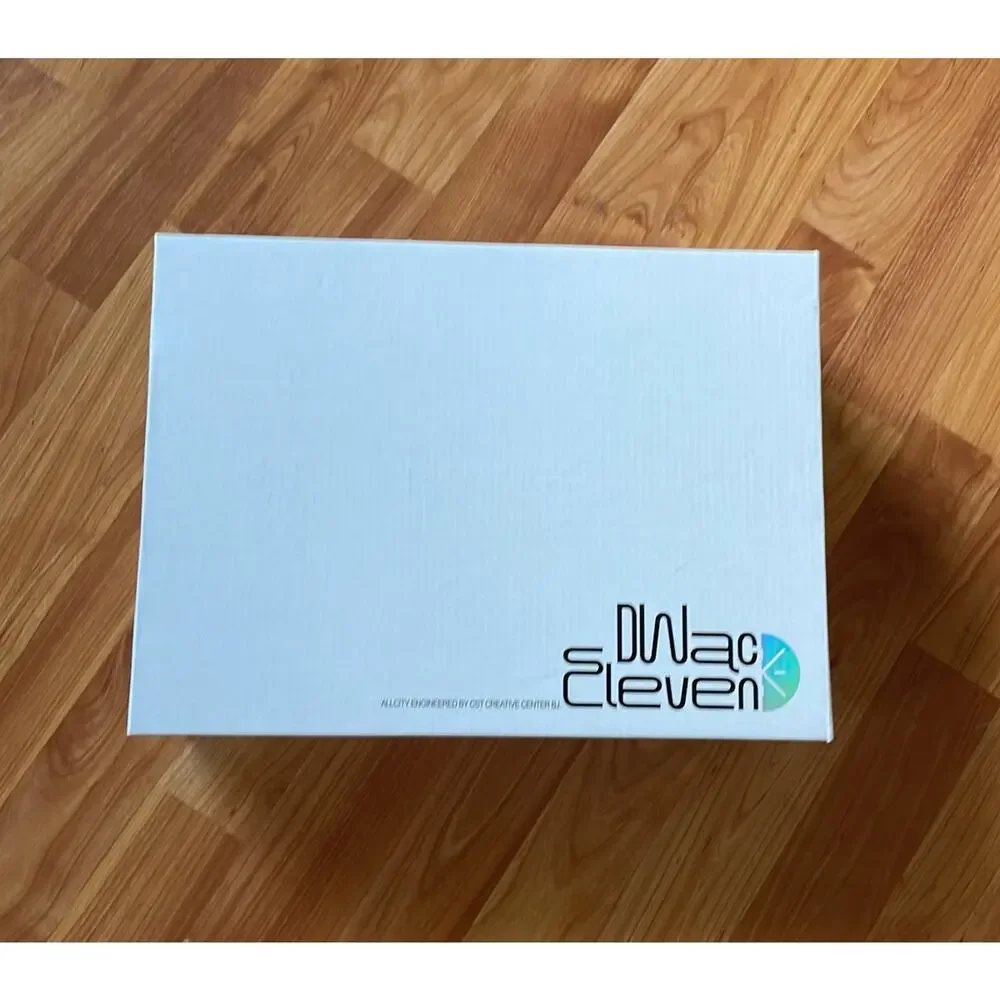 D Wade Eleven empty‎ shoe box